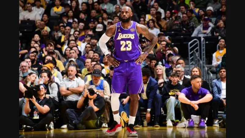 NBA｜寶刀不老！詹姆斯單節14+6追平賽季紀錄攻傳創造湖人前23分太強