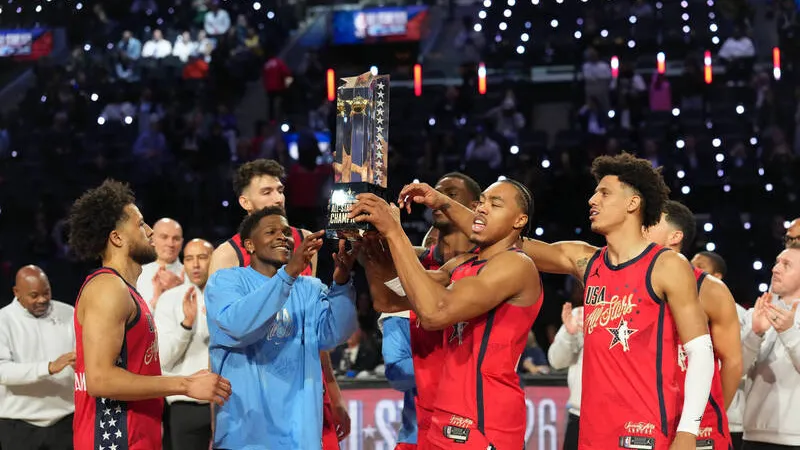 NBA｜明星賽決賽冷場！「OG隊」打7分鐘才破10分　遭「菜鳥隊」26分血洗