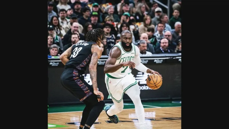 NBA｜傑倫布朗單核炸裂！綠軍主場狂屠金塊冠軍鋒線，籃網連敗止不住